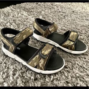 NIB Steve Madden Kid’s Homer Sandals